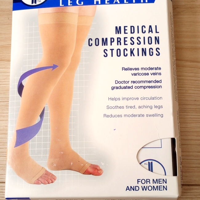 Nwot Truform Leg Health 20 30 Mmhg Compression  Beige Small